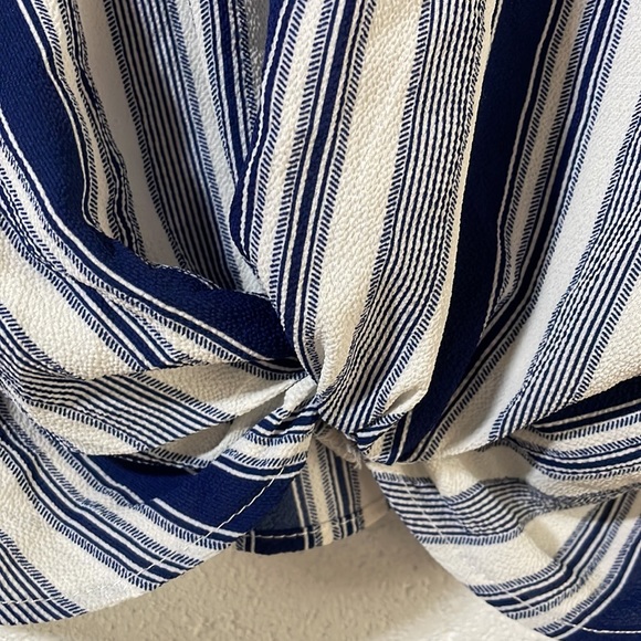 NWT (S) Status Chennault dark blue and white stripe twist front V neck loose top - Picture 5 of 10